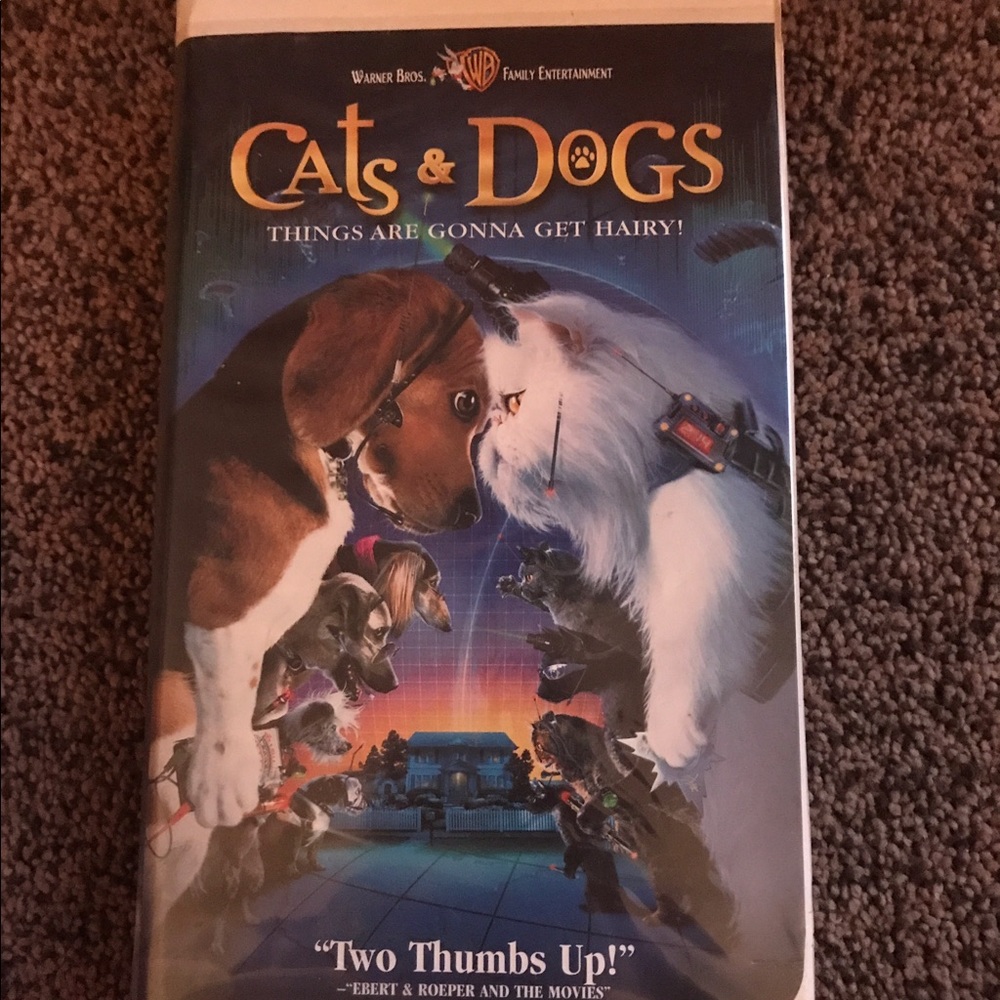 Cats &a Dogs  VHS