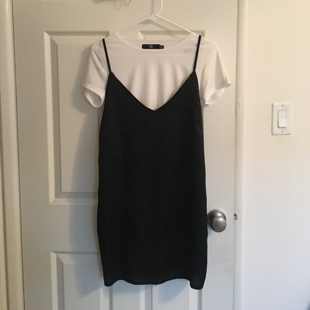 Closing in 1 day! Missguided tshirt cami dress