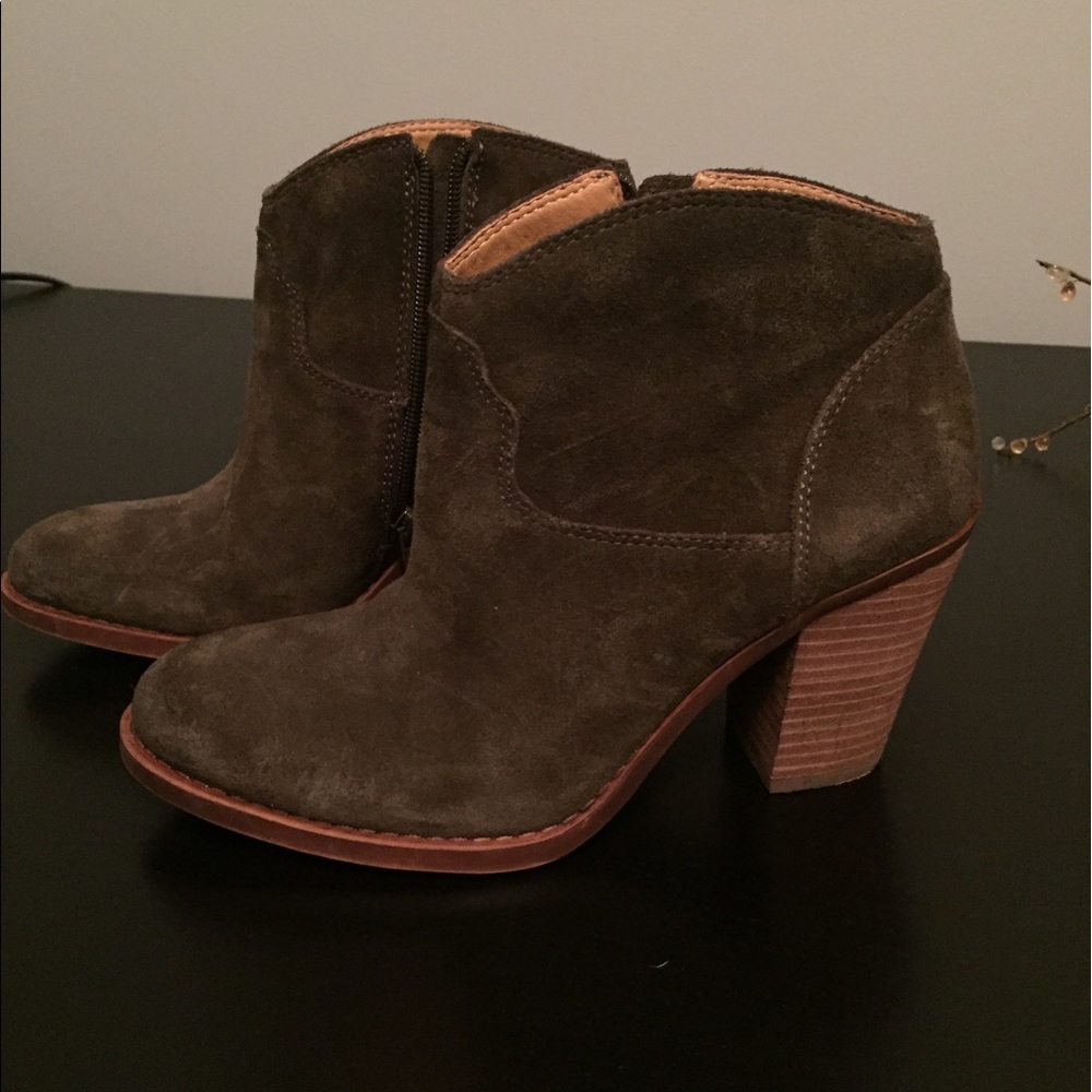 🍀🌟FLASH SALE- Lucky 🍀 Brand Booties 🍀🌟