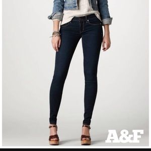 Sz 6 A &F skinny 