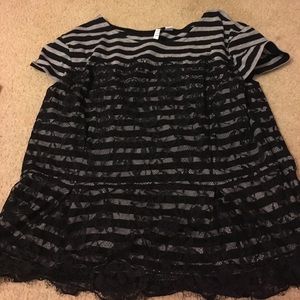 ELLE tshirt covered in lace