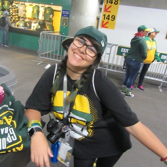 Meet Your Posher - Picture 3 of 4