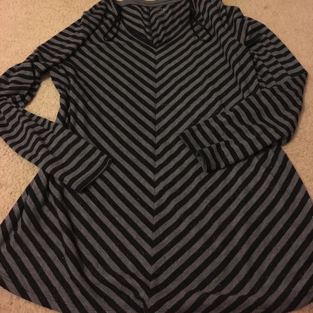 Apt 9 modern v neck