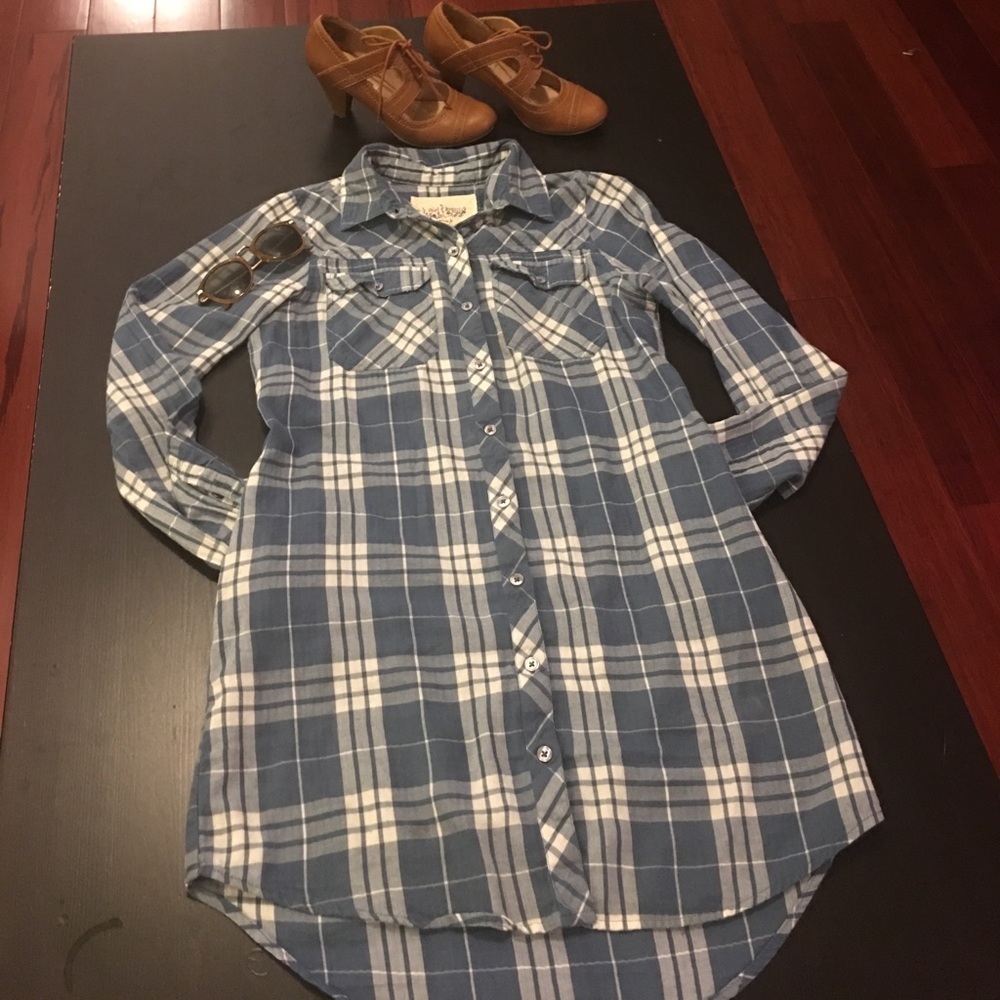 XS Long blue/white plaid blouse/shirt 💁🏻💃🏻