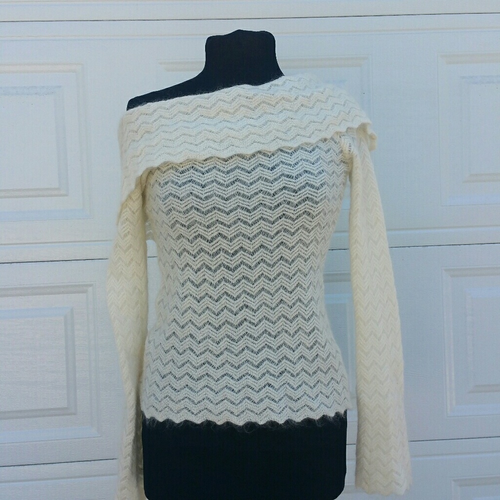 Creme Cowl-neck Sweater XS 🌸