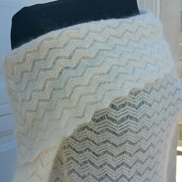Creme Cowl-neck Sweater XS 🌸 - Picture 2 of 8