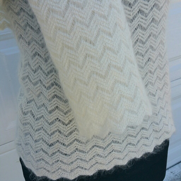 Creme Cowl-neck Sweater XS 🌸 - Picture 4 of 8