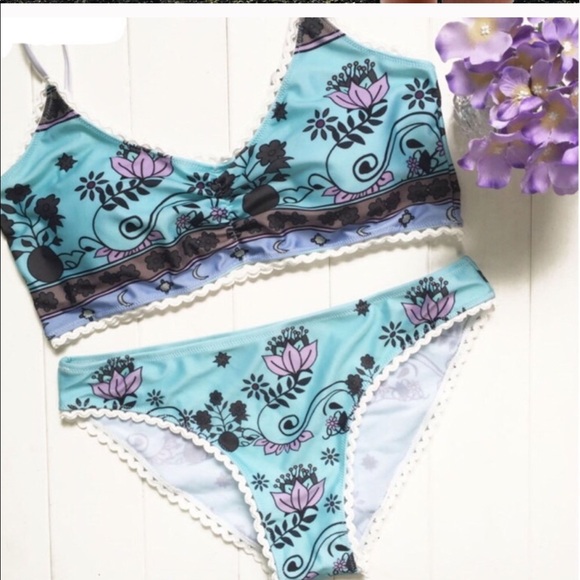 Mermaid floral bikini ✨top with ric rac detail! - Picture 2 of 8