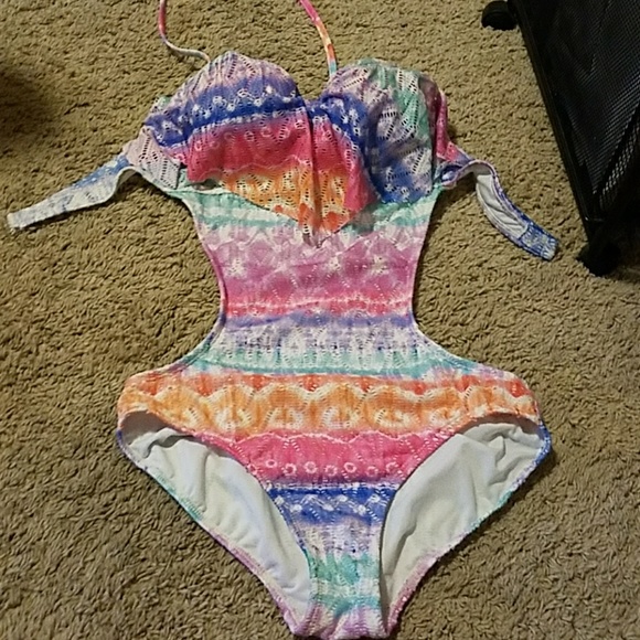 Bathing suit - Picture 2 of 3