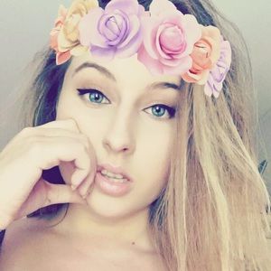 Meet your Posher, Crystal