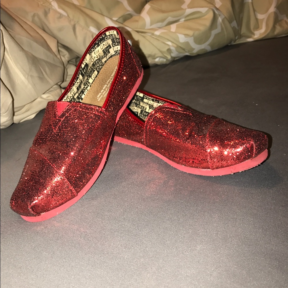 Red sparkle Toms