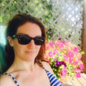 Meet your Posher, Maya