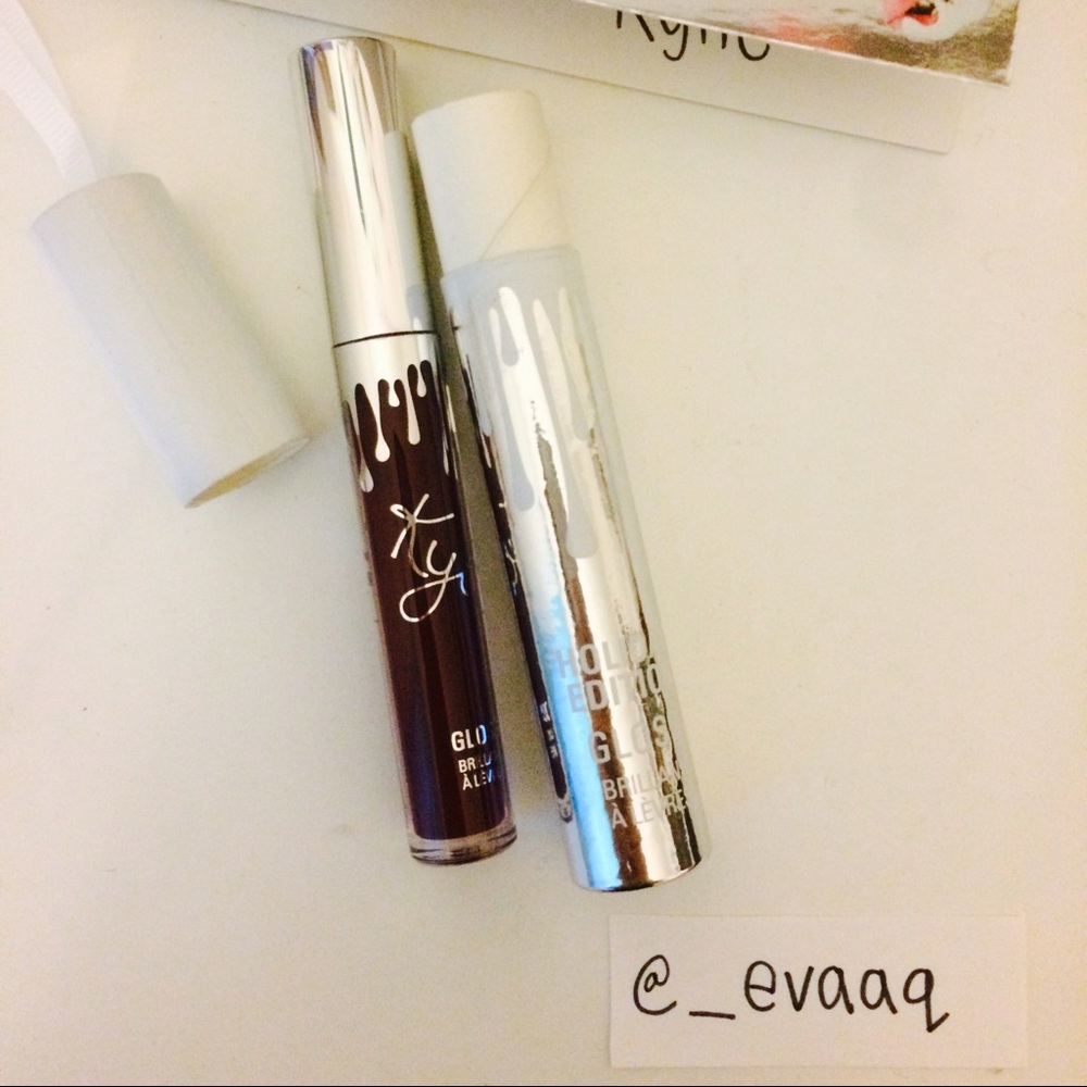 @KYLIE JOLLY HOLIDAY LIP + ORNAMENT CASING