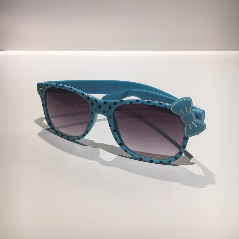 Blue polka dot bow wayfarers