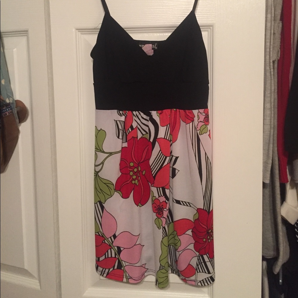 Wet Seal Small Floral Tank
