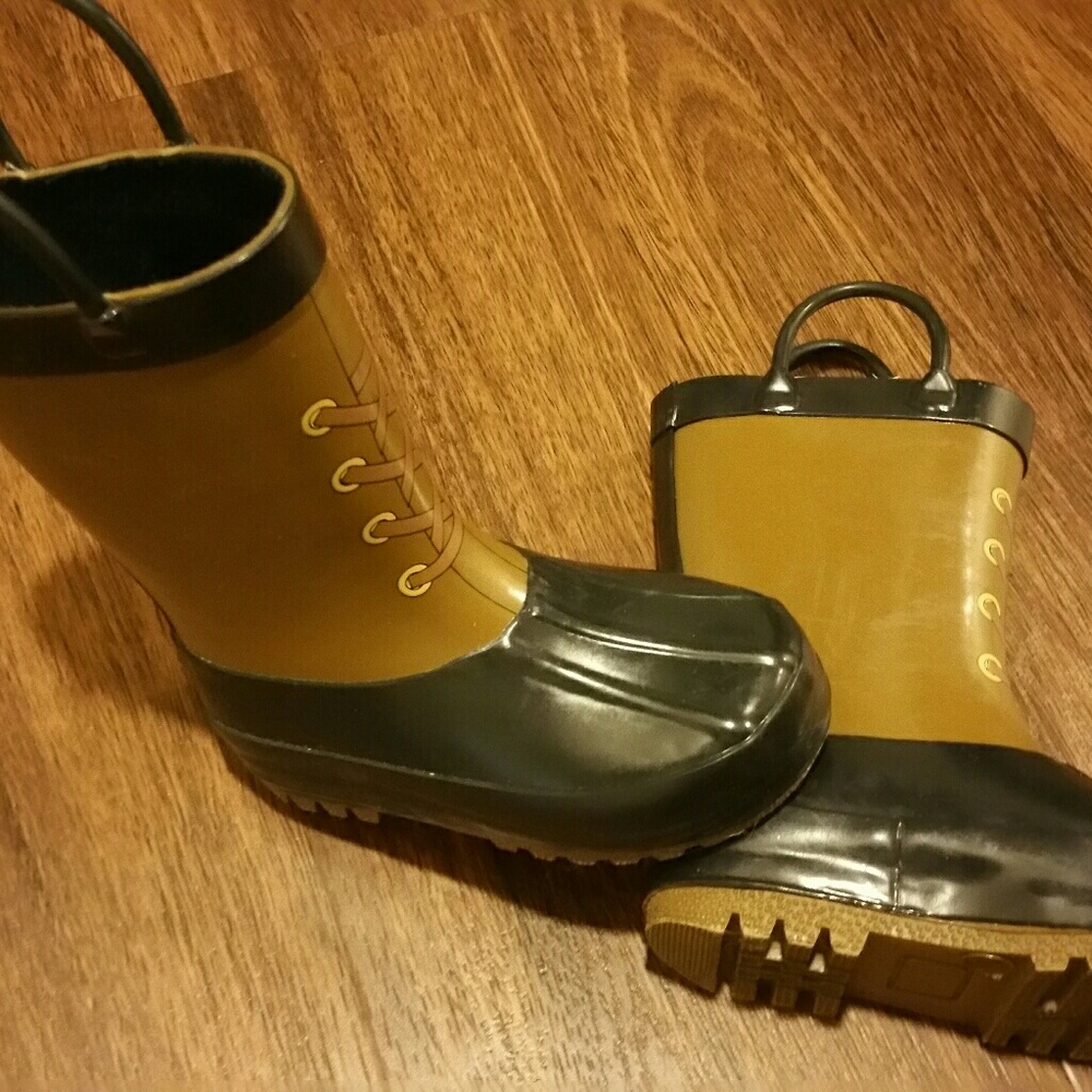 REDUCED Kids rain boots