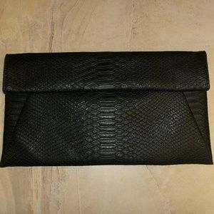 Urban Expressions Emilia Clutch Black