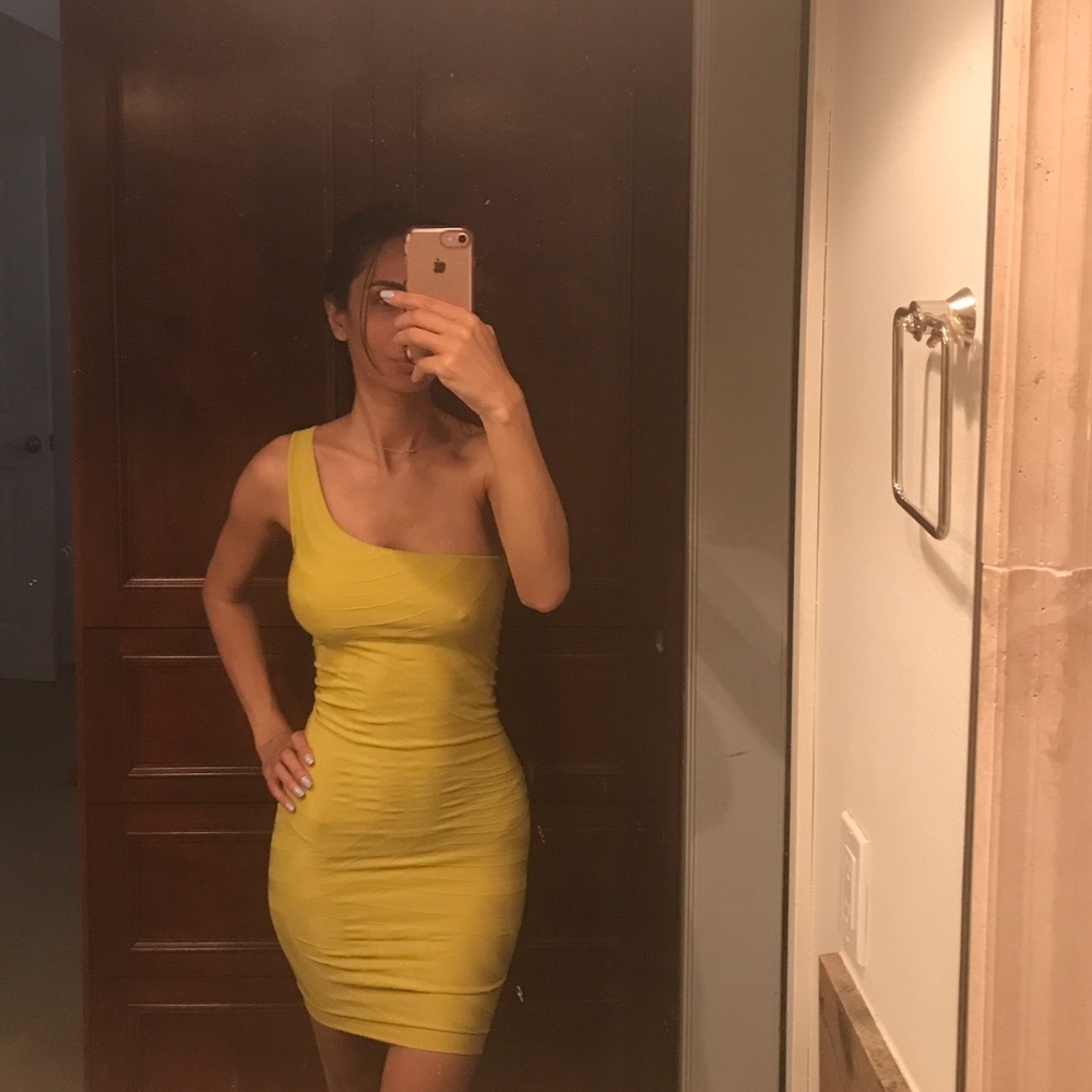 Bebe - Picture 2 of 2