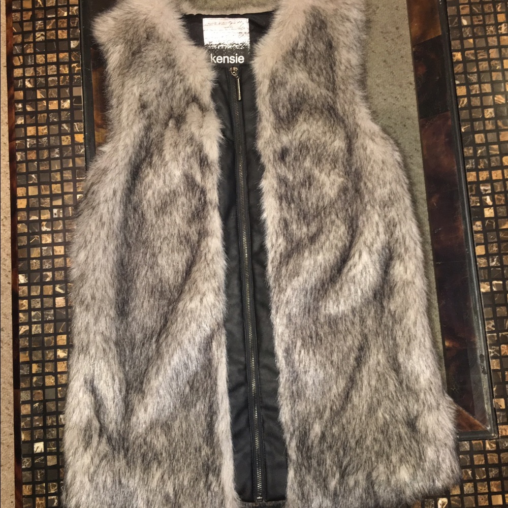 Kensie faux fur vest