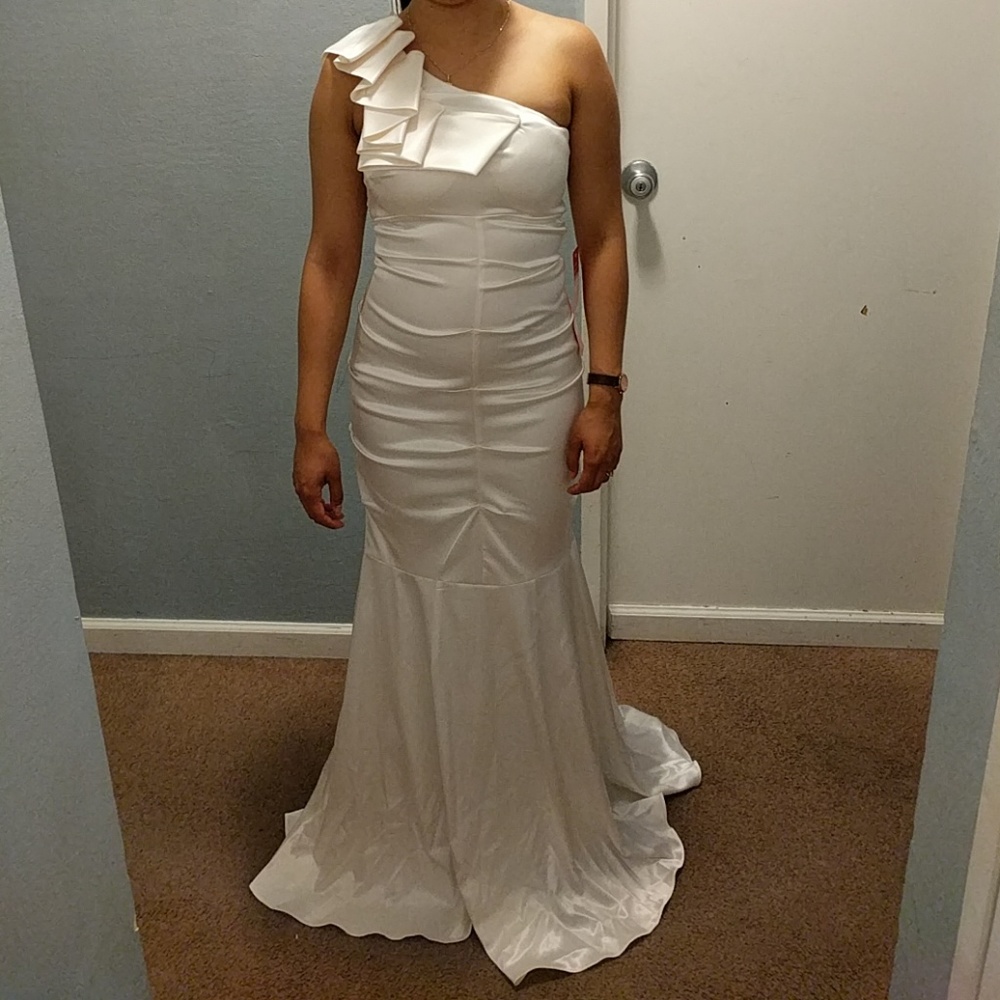 One shoulder weeding dress