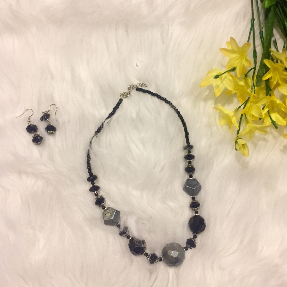 Gorgeous necklace set