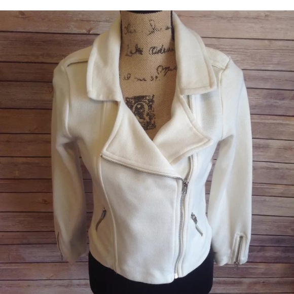 H&M Jackets & Blazers - ❗️SOLD❗️H&M white zip up jacket size medium