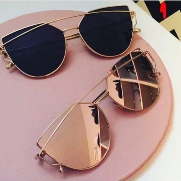 Rose Gold Mirrored Sunglasses NWT Cat-Eye 2 Left! - Picture 2 of 4