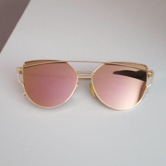 Rose Gold Mirrored Sunglasses NWT Cat-Eye 2 Left! - Picture 4 of 4