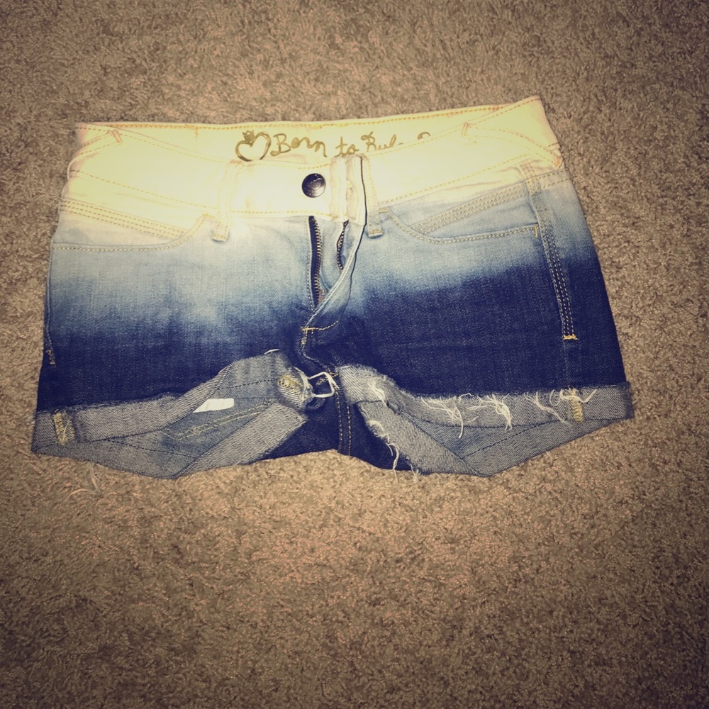 Cute shorts for the summer! Perfect condition.