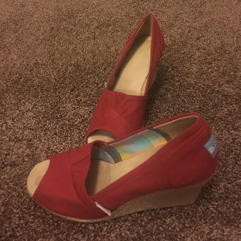 Toms wedges
