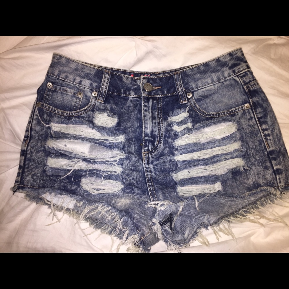 Denim distressed cutoffs