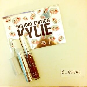 @KYLIE DANCER LIPPIE HOLIDAY EDITION