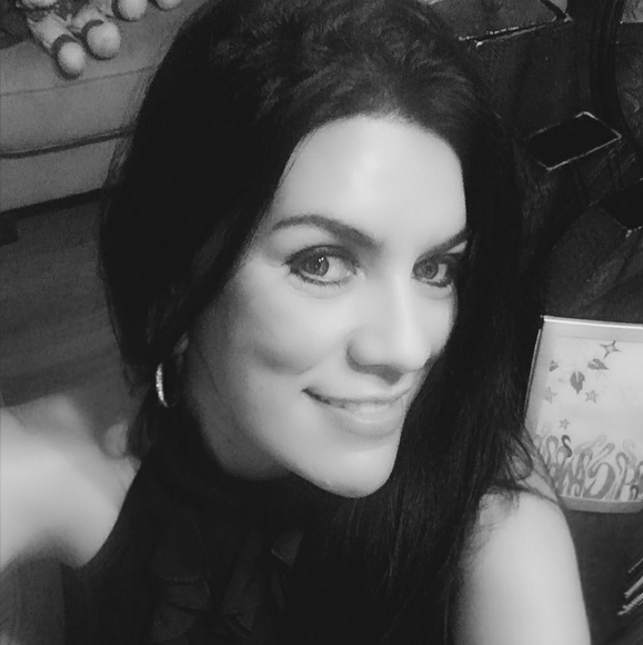 Meet your Posher, Corina - Picture 2 of 3