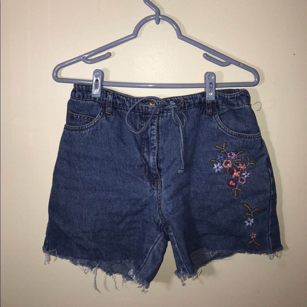 Embroidered short