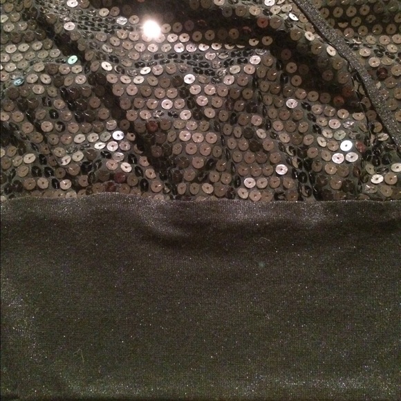Trina Turk black sequin halter top p/xs - Picture 7 of 7