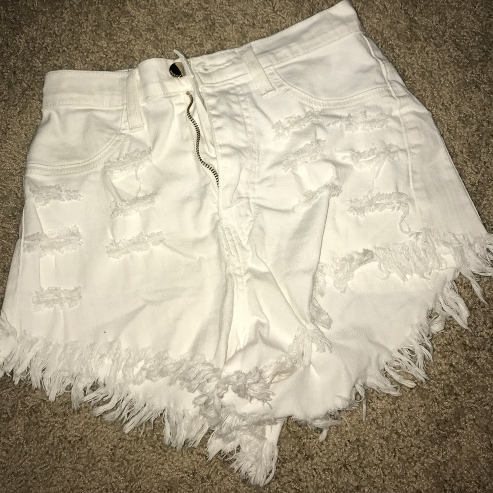 White fringe high waisted short!