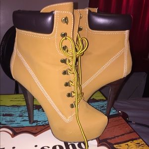 Boots size 9