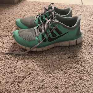 Nike 5.0 free run tennis shoes