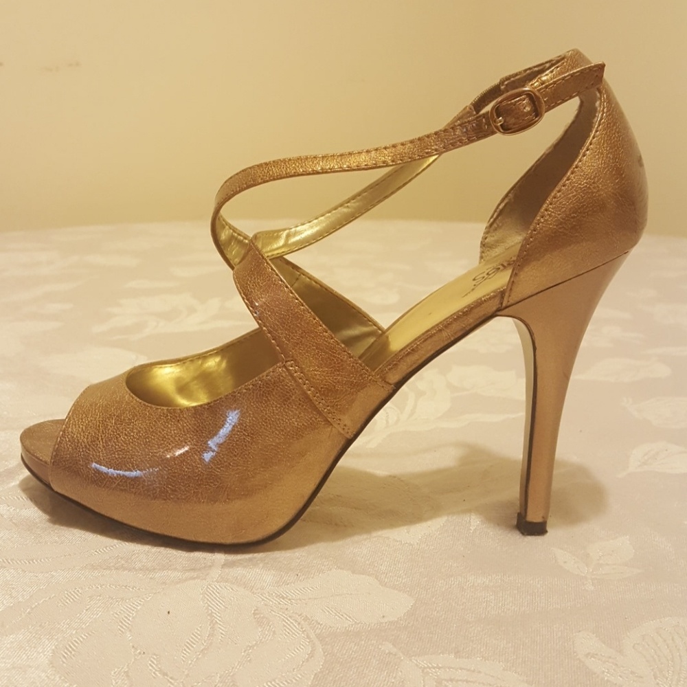 Women's high heel shoes