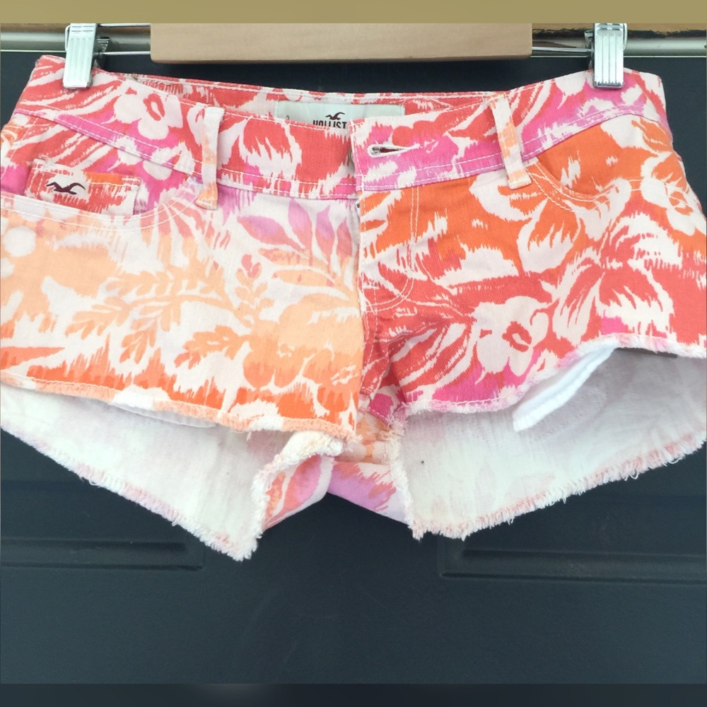 HOLLISTER COLORFUL FLORAL PRINT SHORTS
