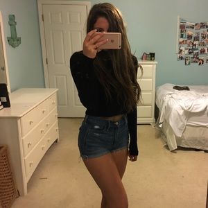 Brandy Melville Black Long Sleeve Ribbed Crop Top