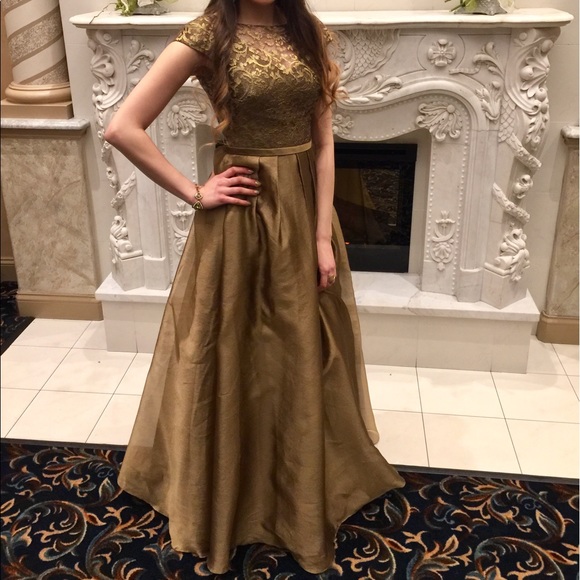 Theia Gown - Picture 4 of 6