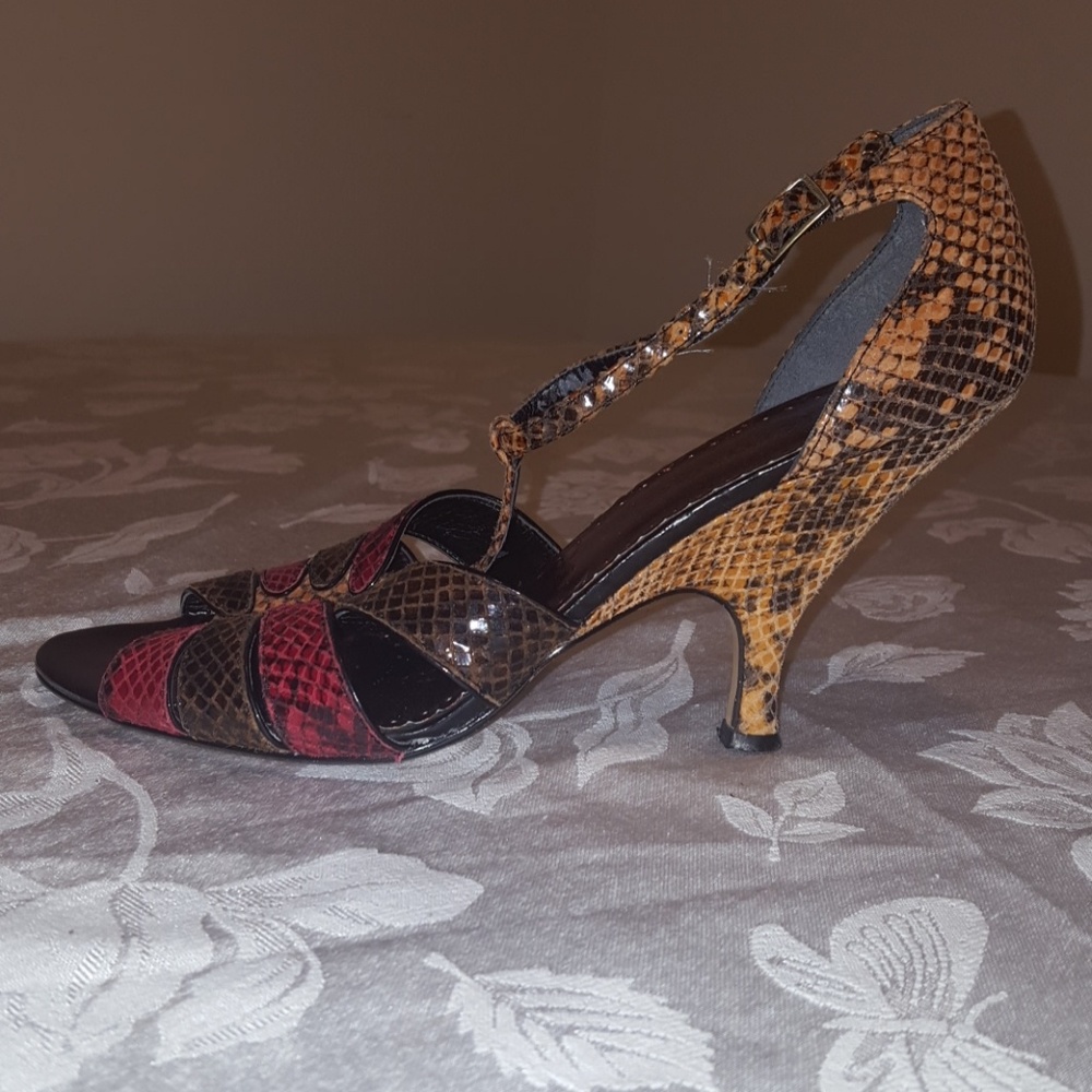 Women's high heel shoe