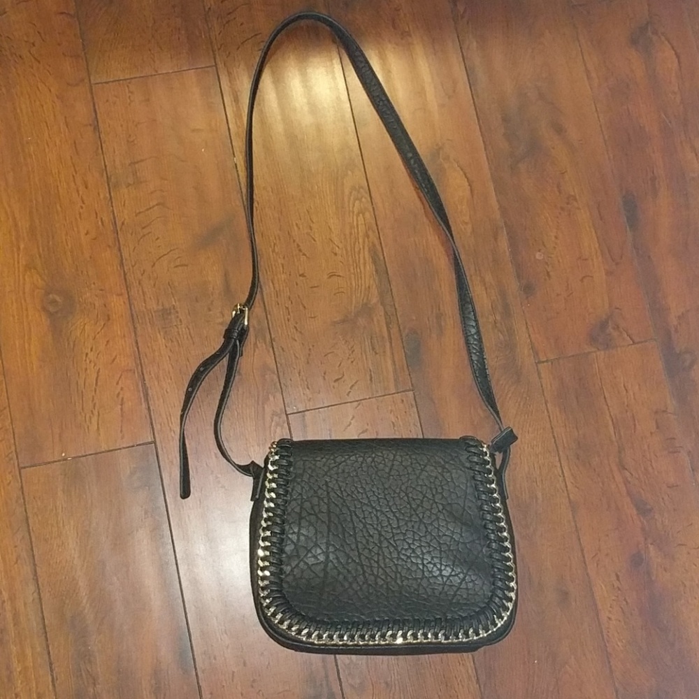 Urban Expressions Black saddle crossbody