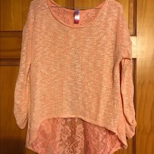 Light weight sweater with Lace fly away back