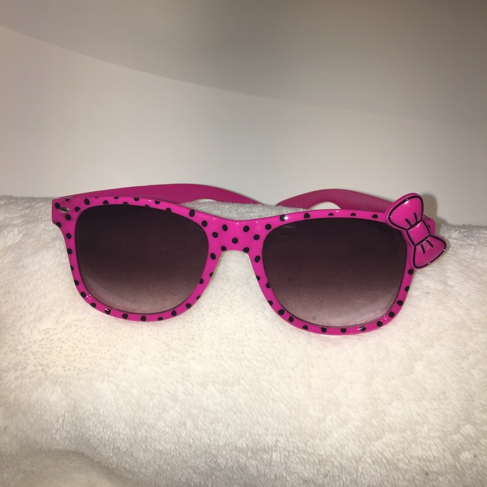 Pink polka dot bow wayfarers