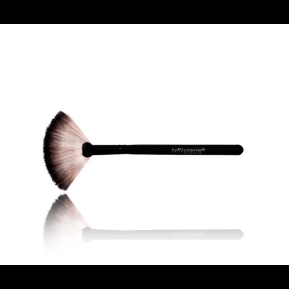 BellaPierre Fan Brush No.27