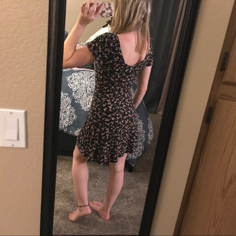 Cute flowered Dress - Picture 2 of 2