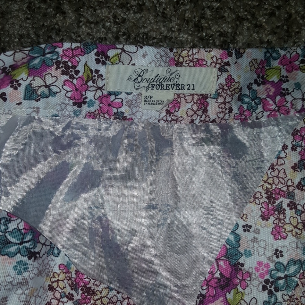Forever 21 Floral skirt sz small - Picture 3 of 6