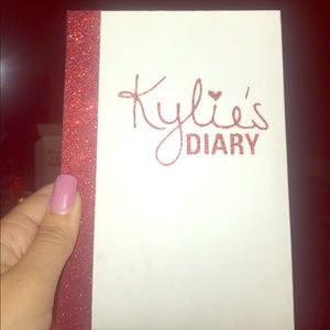 KYLIES DIARY LE VDAY EYESHADOW PALETTE